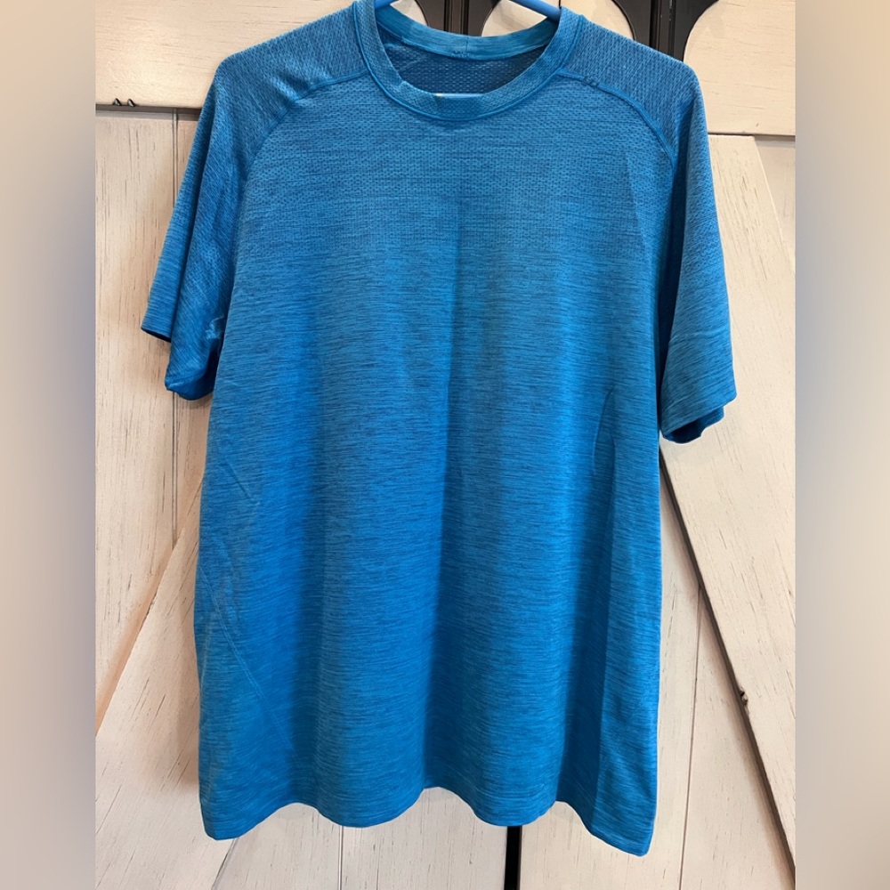 lululemon athletica Men's Blue Short Sleeve Crew Size Large